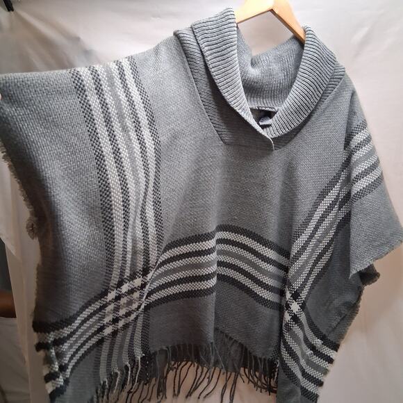 Fraas Cowl Neck Fringe Plaid Sweater Pullover Poncho Gray Plaid Women - One Size - Picture 4 of 8